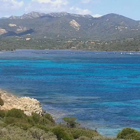 Su Furriadroxu Tuerredda Tatil Evi *